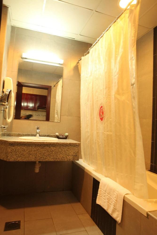 Ramee Rose Hotel Apartments Абу-Дабі Екстер'єр фото
